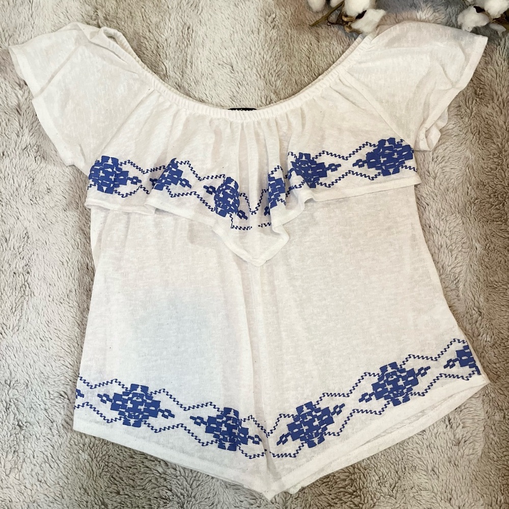 Almost Famous Off the Shoulder White Shirt Size Small